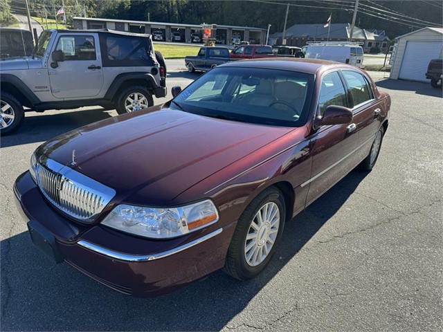 LINCOLN TOWN CAR SIGNATURE in Franklin