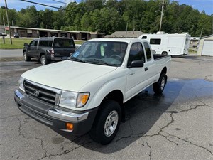 Picture of a 1998 Toyota Tacoma Xtracab 4WD