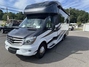 Picture of a 2017 Tiffin Wayfarer 24 FW Class C