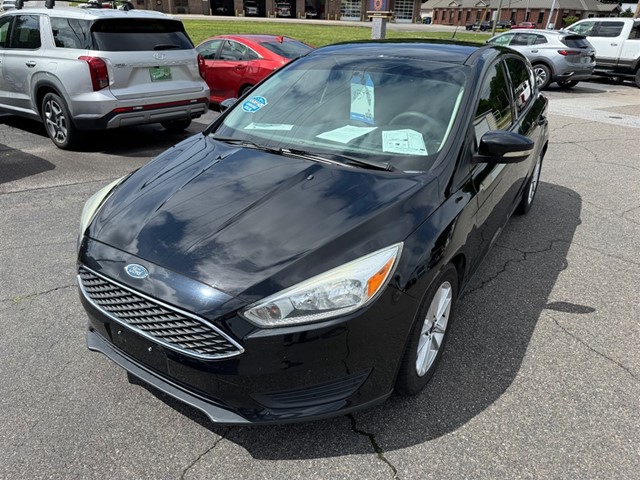 Picture of a used 2016 Ford Focus SE Hatch