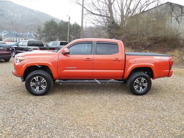 Click to view 10 pictures of this 2018 Toyota Tacoma SR5 Double Cab Long Bed V6 6AT 4WD 2018 Toyota Tacoma SR5 Double Cab Long Bed V6 6AT 4WD for sale by dealer