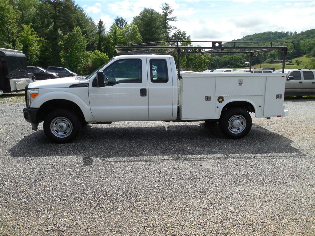 2014 Ford F-250 XL 4x4 SuperCab 142 in's photo