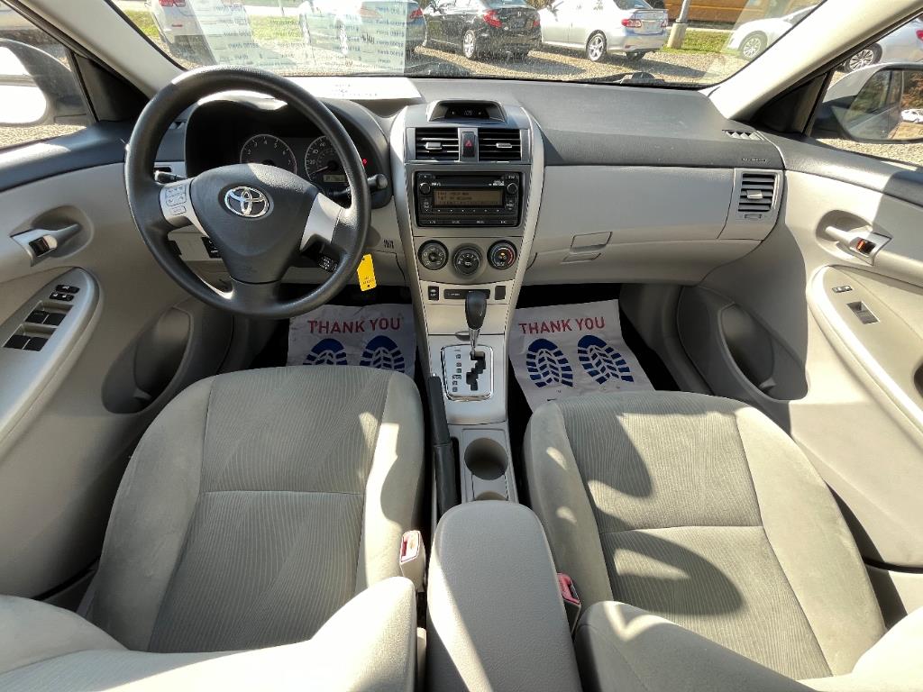 2012 Toyota Corolla LE photo 19