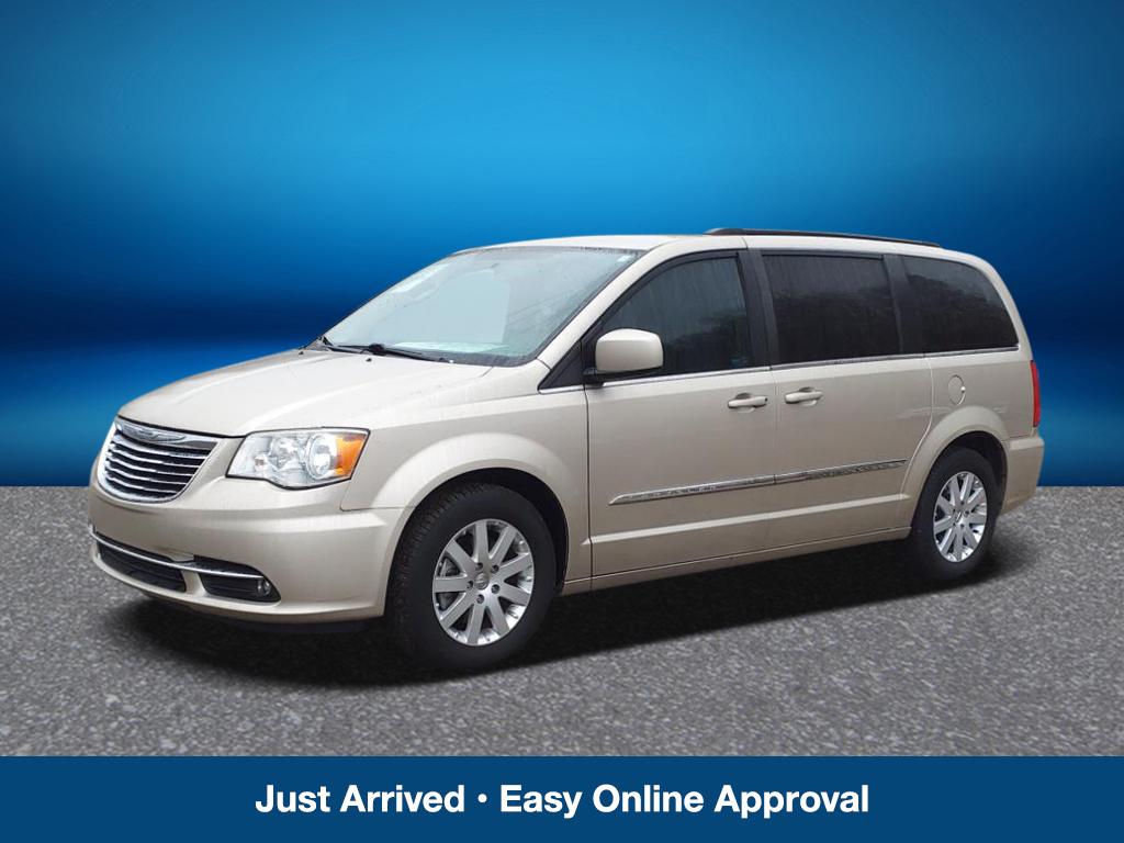 2015 Chrysler Town & Country Touring photo 2