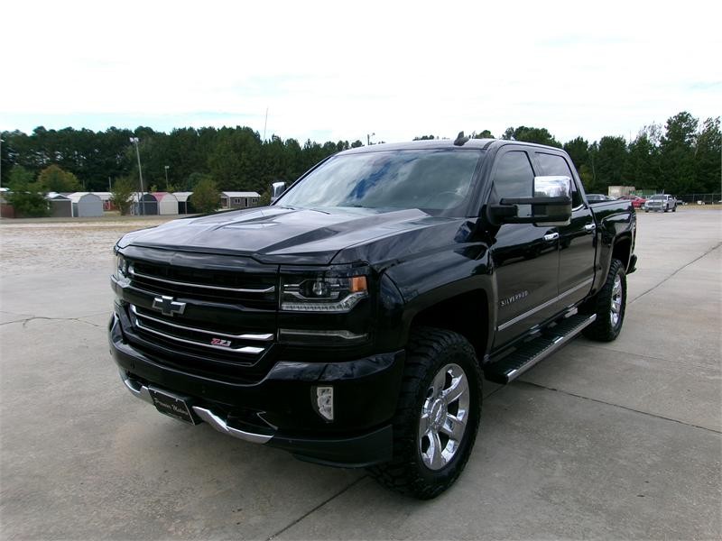 2017 Chevrolet Silverado 1500 LTZ photo 2