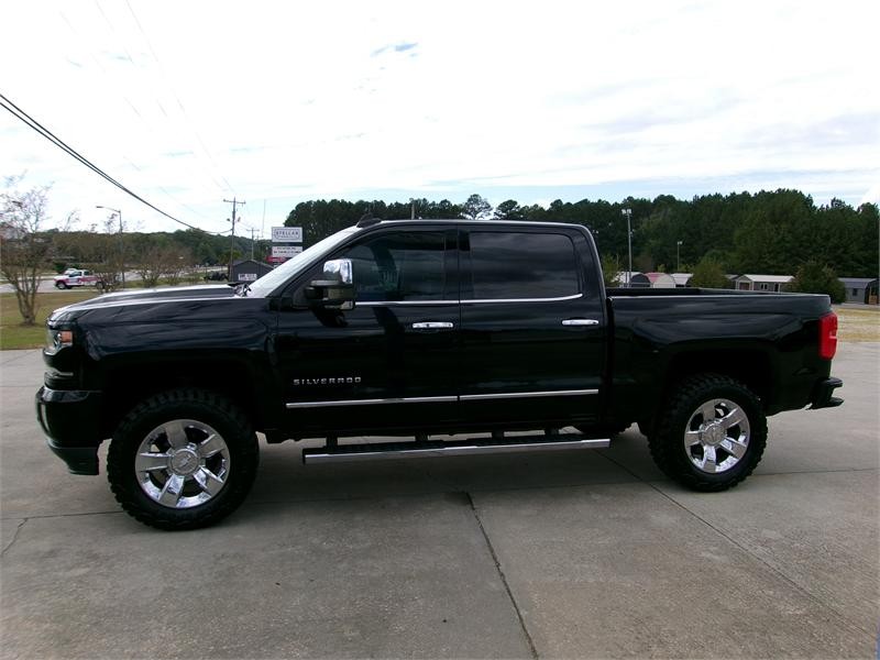 2017 Chevrolet Silverado 1500 LTZ photo 3