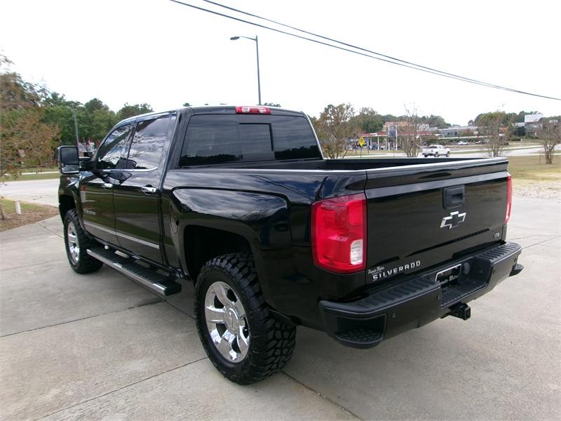 2017 Chevrolet Silverado 1500 LTZ photo 4
