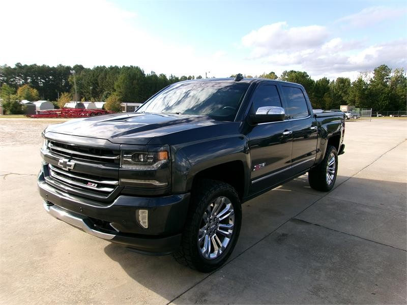 2017 Chevrolet Silverado 1500 LTZ photo 3
