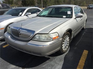 2005 LINCOLN TOWN CAR SIGNATURE LTD for sale by dealer