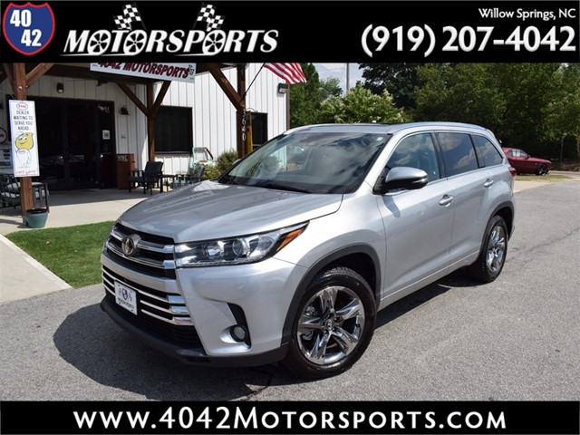 TOYOTA HIGHLANDER Limited Platinum in Willow Springs