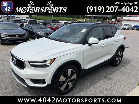 2020 VOLVO XC40 T4 Momentum