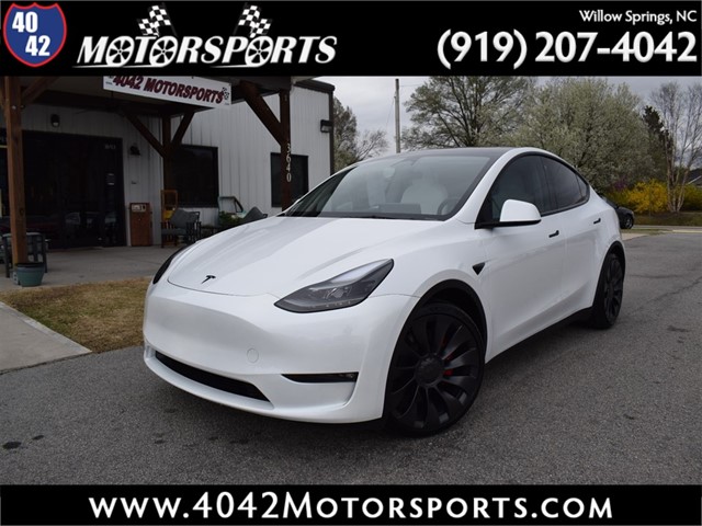 TESLA MODEL Y Performance in Willow Springs