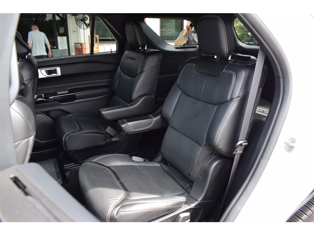2022 Ford Explorer ST photo 12