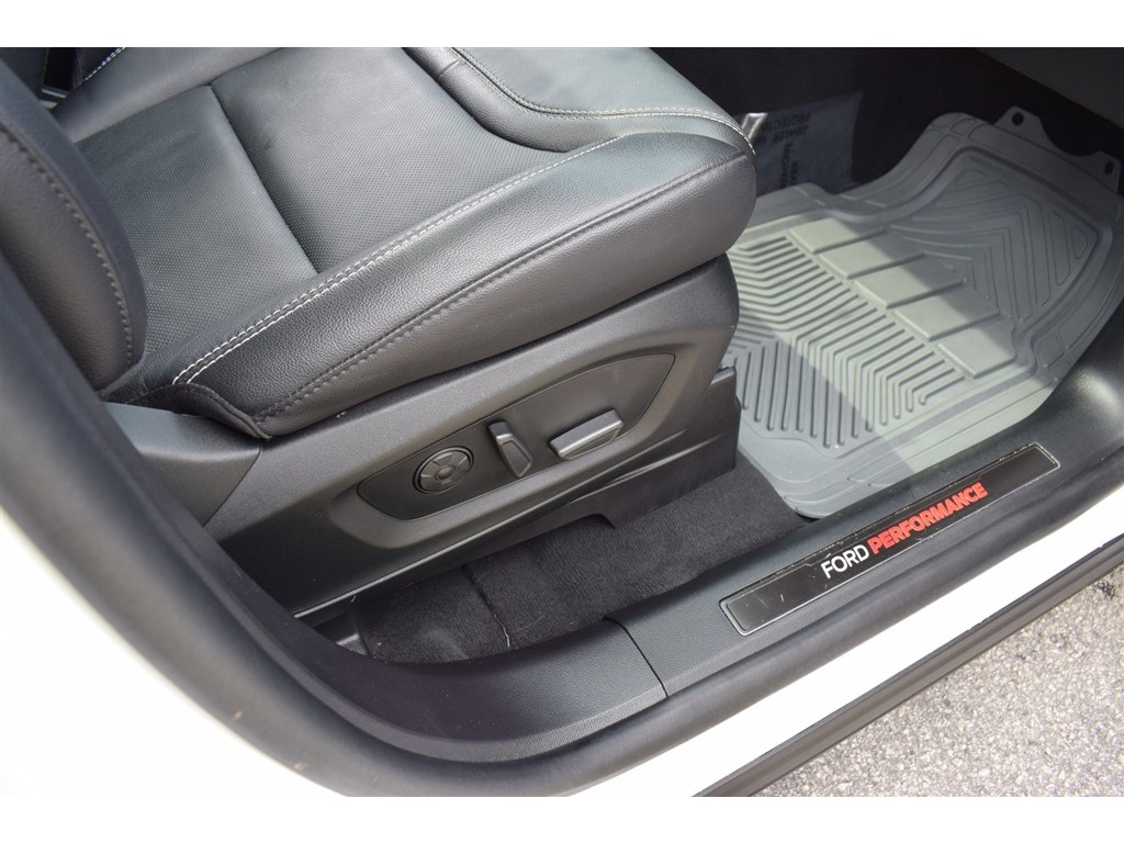 2022 Ford Explorer ST photo 15