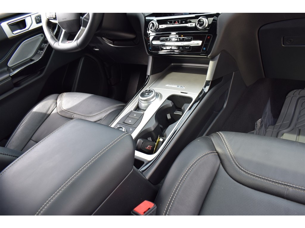2022 Ford Explorer ST photo 16