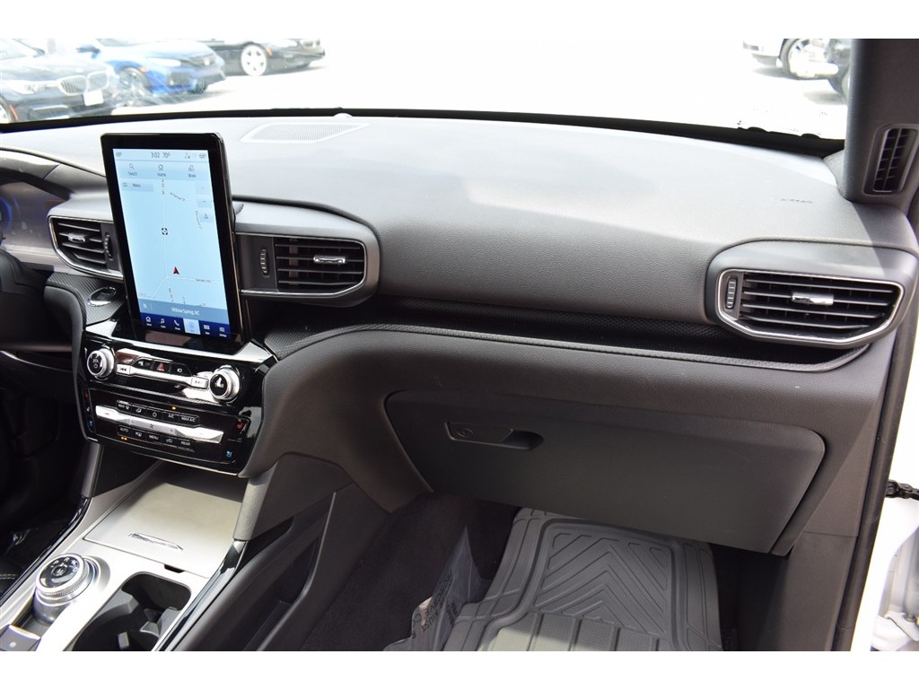 2022 Ford Explorer ST photo 17