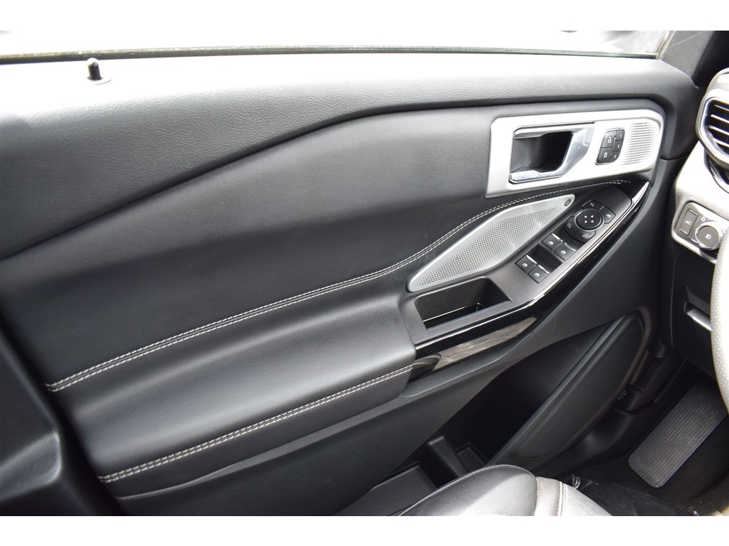 2022 Ford Explorer ST photo 22