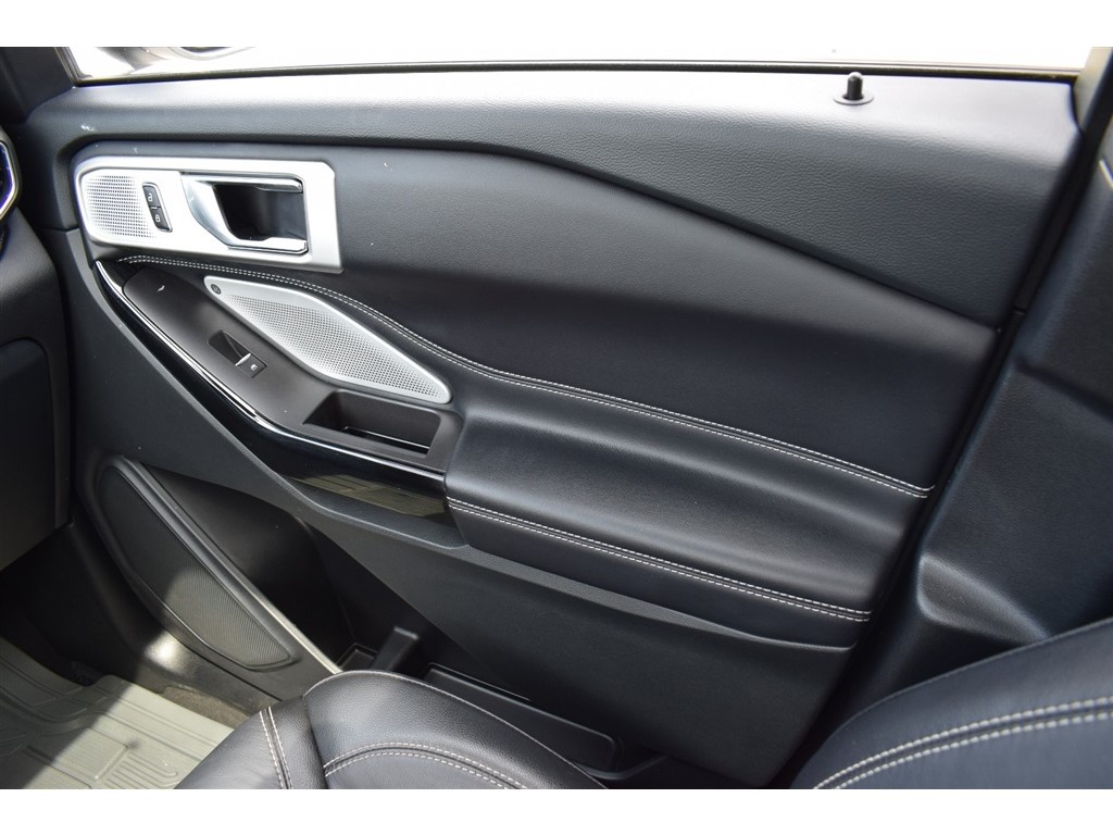 2022 Ford Explorer ST photo 24