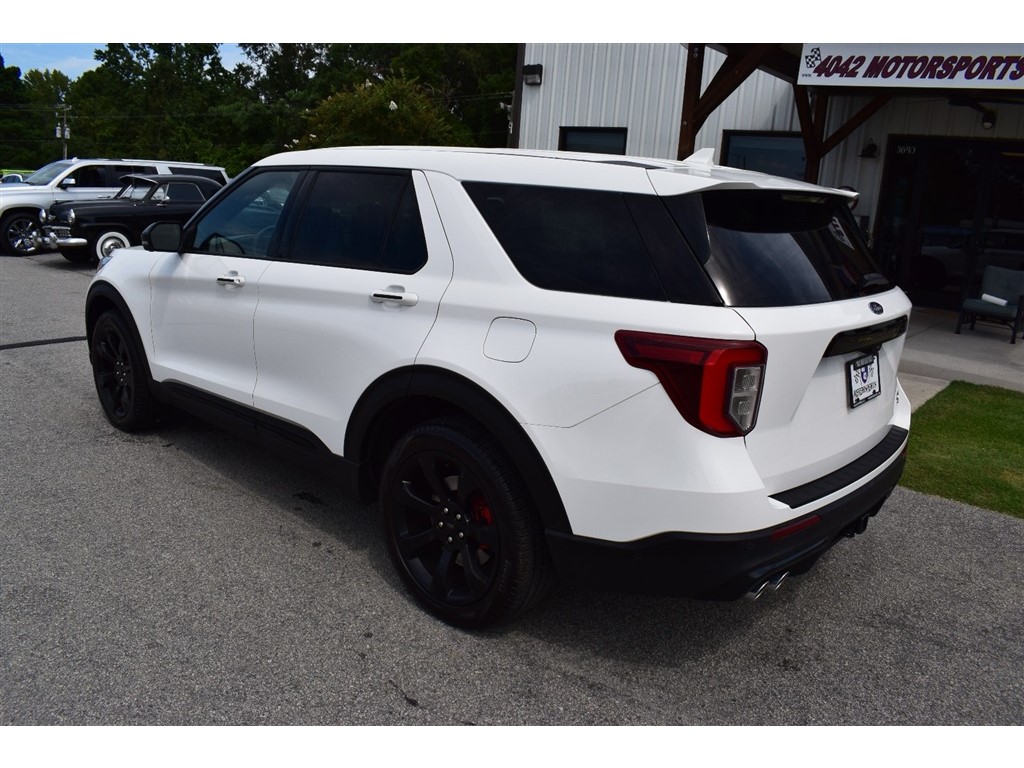 2022 Ford Explorer ST photo 3