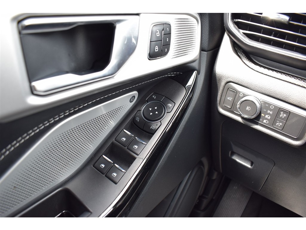 2022 Ford Explorer ST photo 27