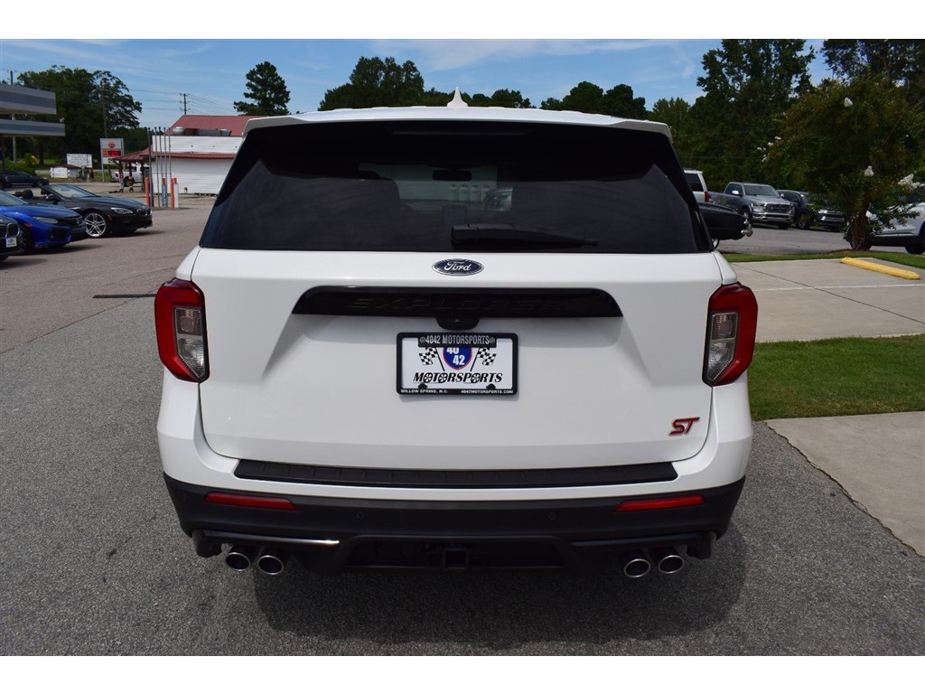 2022 Ford Explorer ST photo 4