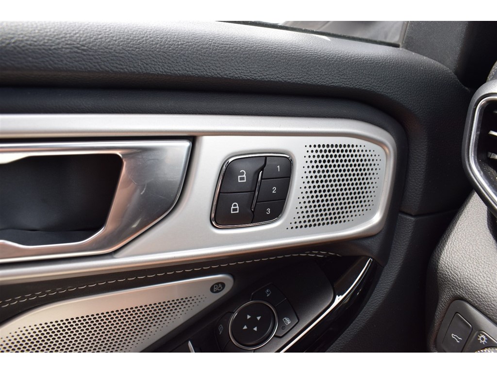 2022 Ford Explorer ST photo 42