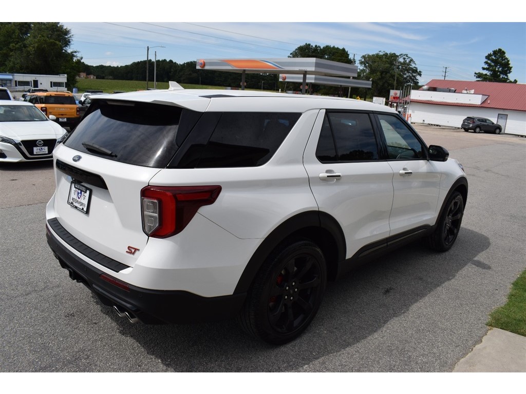 2022 Ford Explorer ST photo 5