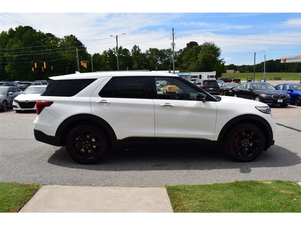 2022 Ford Explorer ST photo 6