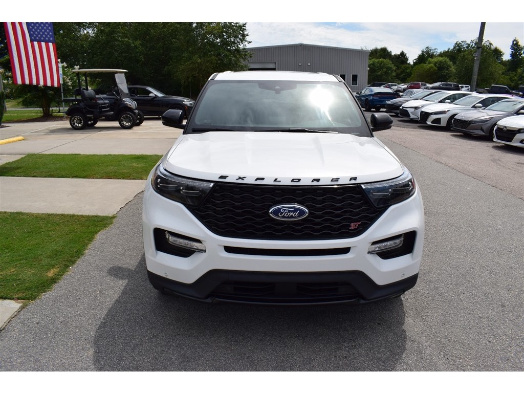 2022 Ford Explorer ST photo 8