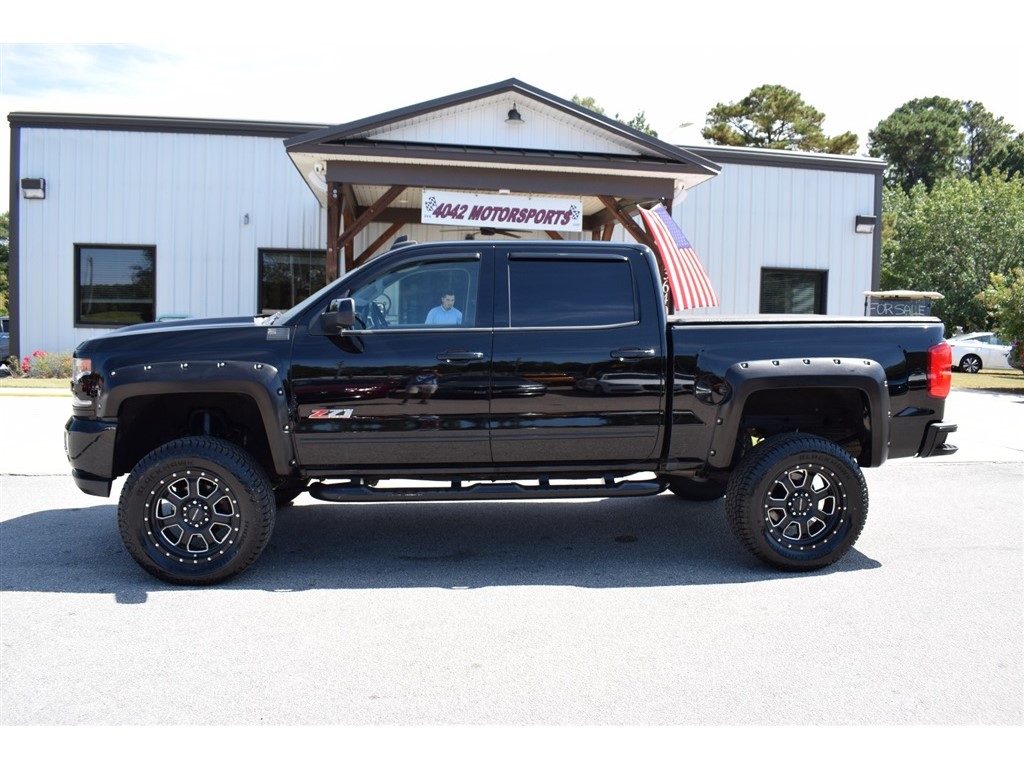 2017 Chevrolet Silverado 1500 LTZ photo 2