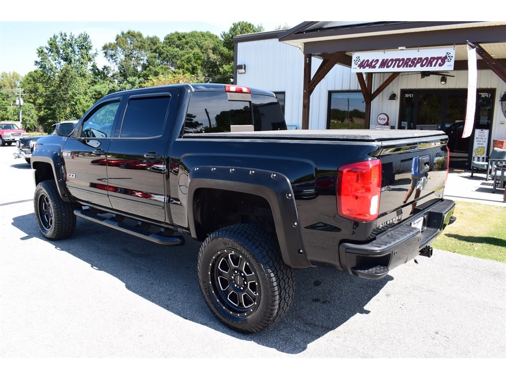 2017 Chevrolet Silverado 1500 LTZ photo 3
