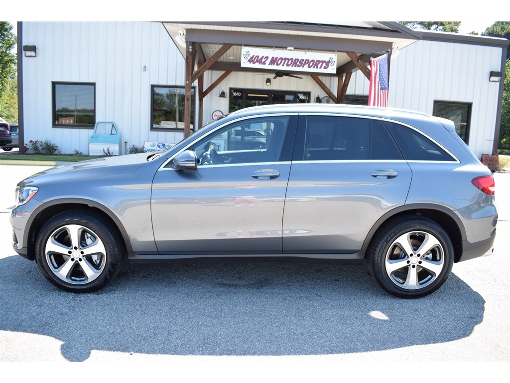2017 Mercedes Benz GLC 300 photo 2