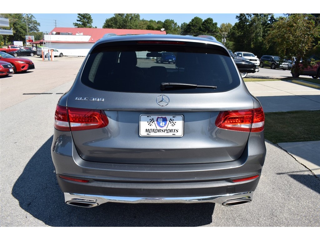 2017 Mercedes Benz GLC 300 photo 4