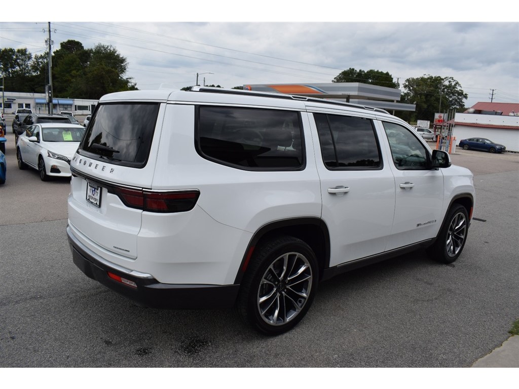 2022 Jeep Wagoneer Series III photo 2