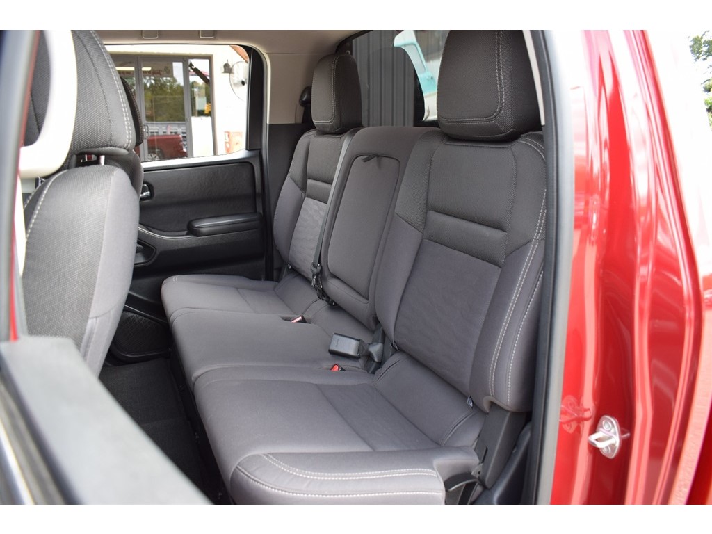 2022 Nissan Frontier SV Crew Cab photo 7