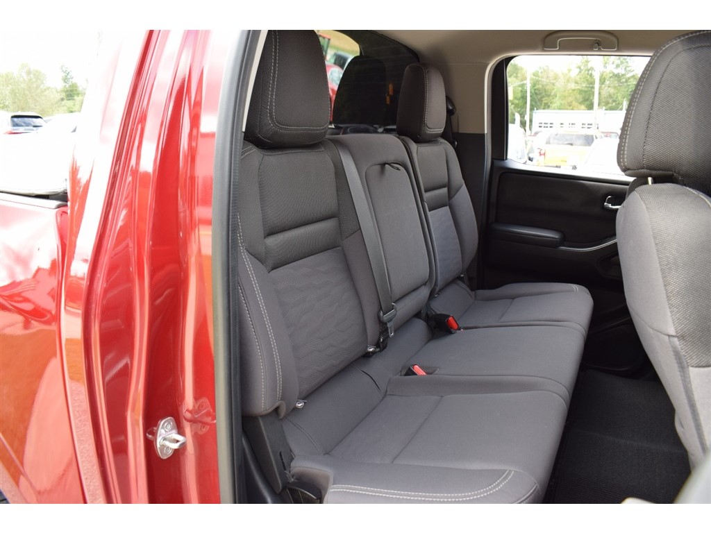 2022 Nissan Frontier SV Crew Cab photo 9