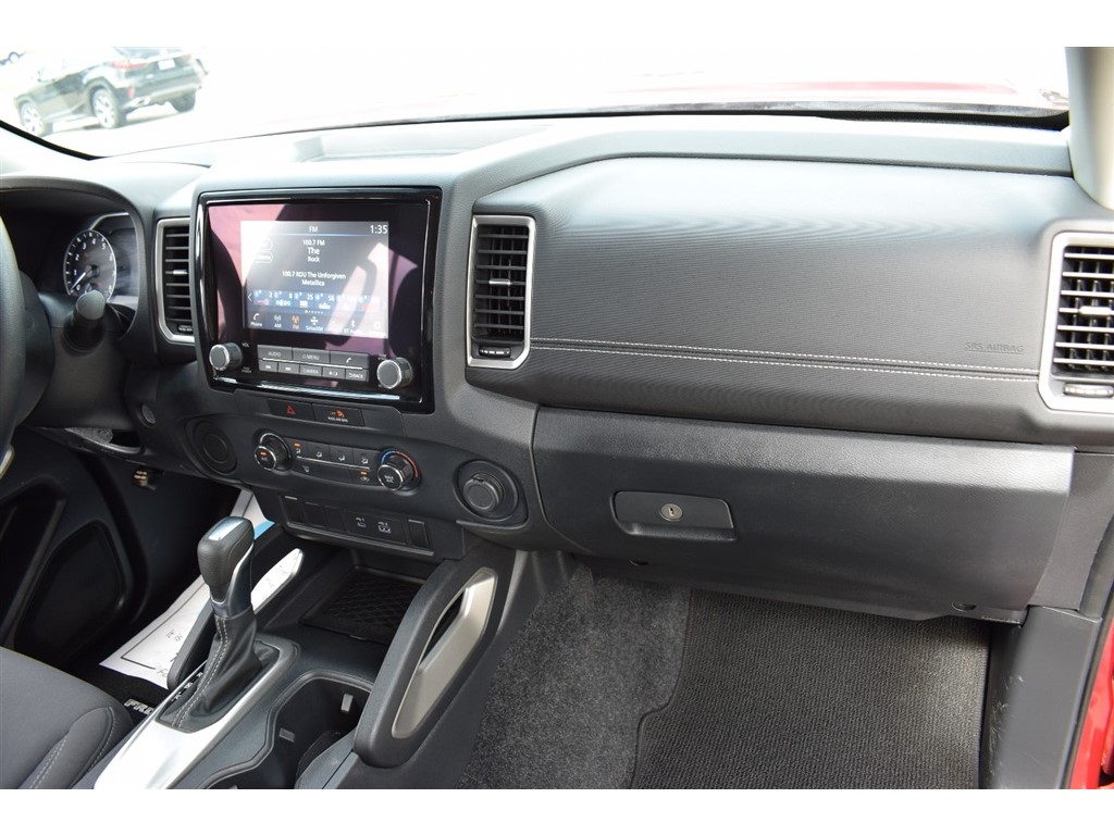 2022 Nissan Frontier SV Crew Cab photo 10