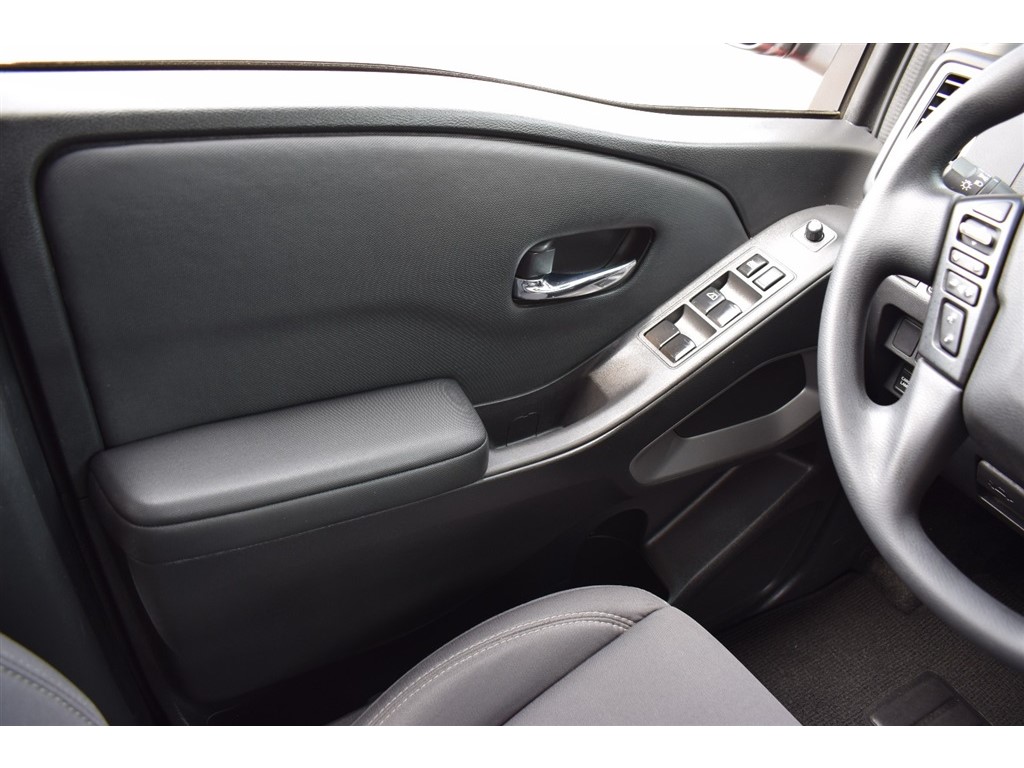2022 Nissan Frontier SV Crew Cab photo 13