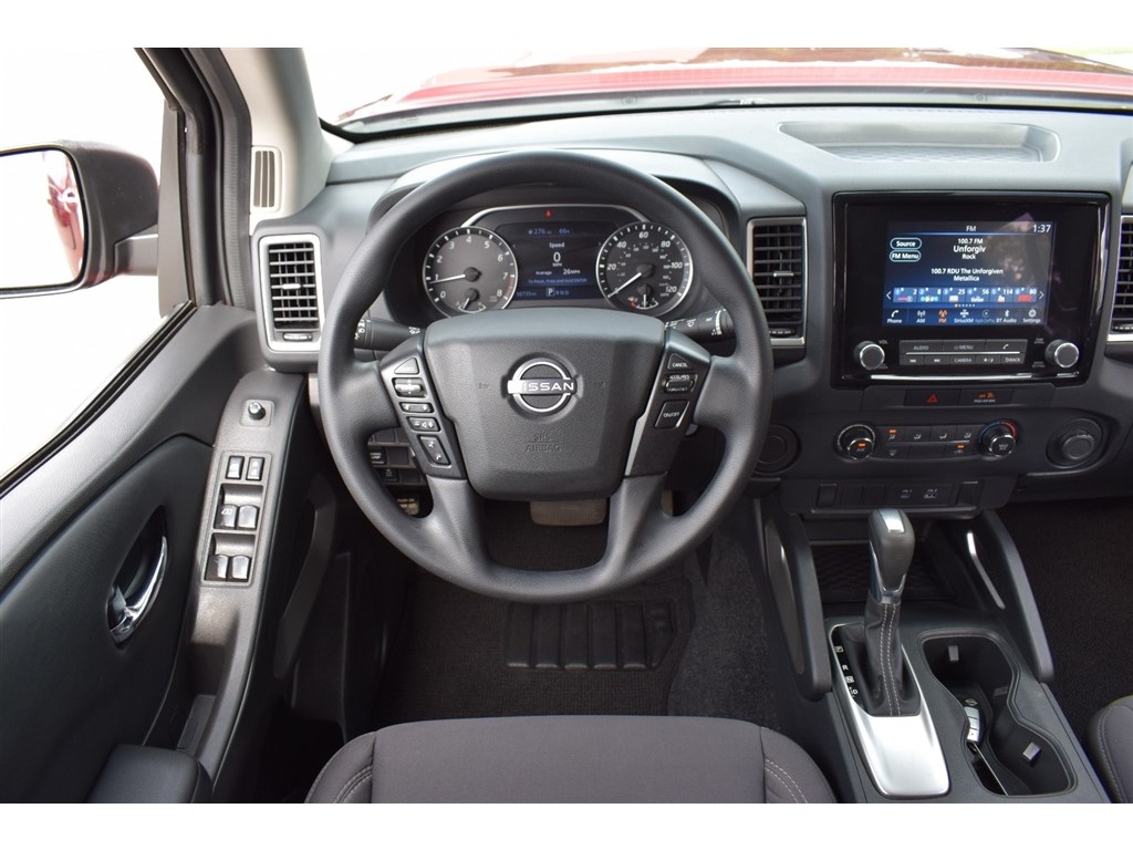 2022 Nissan Frontier SV Crew Cab photo 14