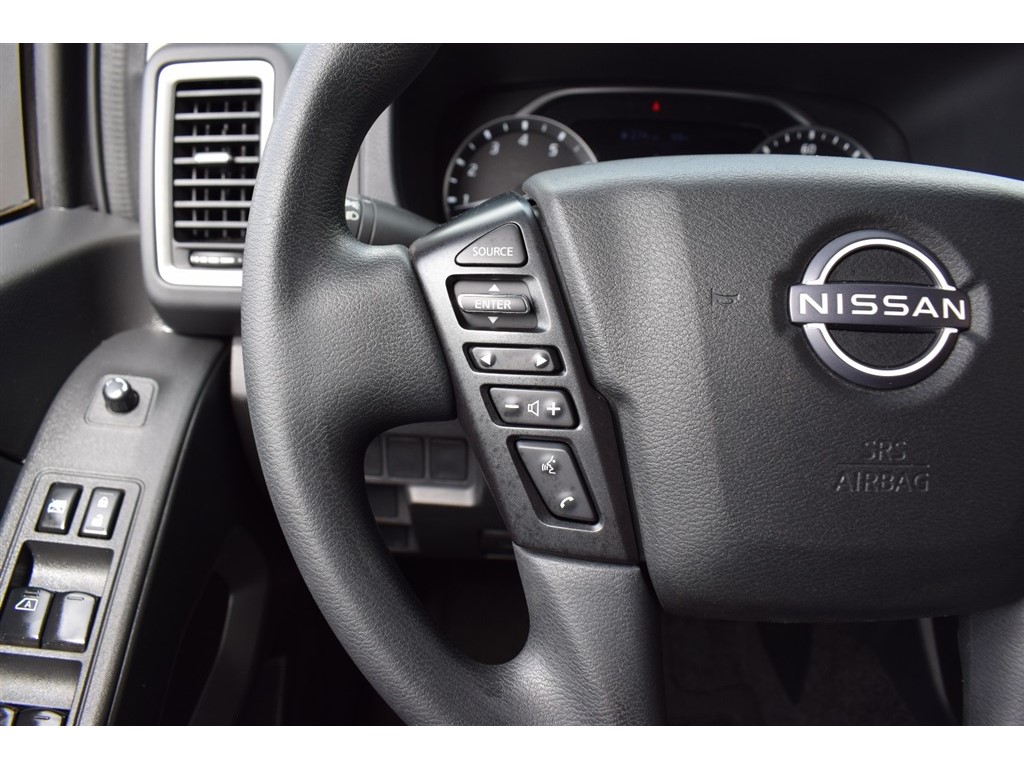 2022 Nissan Frontier SV Crew Cab photo 16