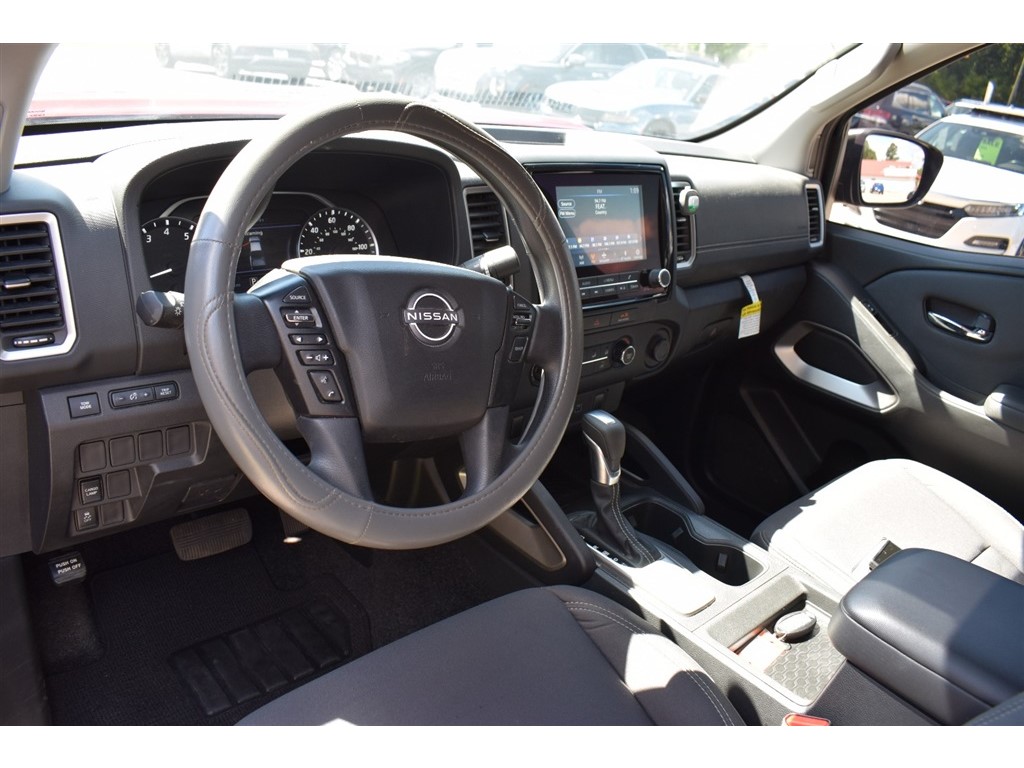 2022 Nissan Frontier SV Crew Cab photo 5