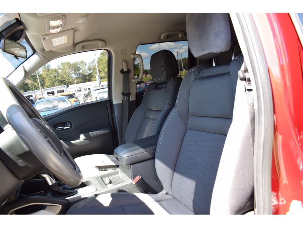 2022 Nissan Frontier SV Crew Cab photo 6