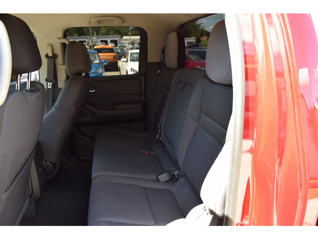 2022 Nissan Frontier SV Crew Cab photo 7