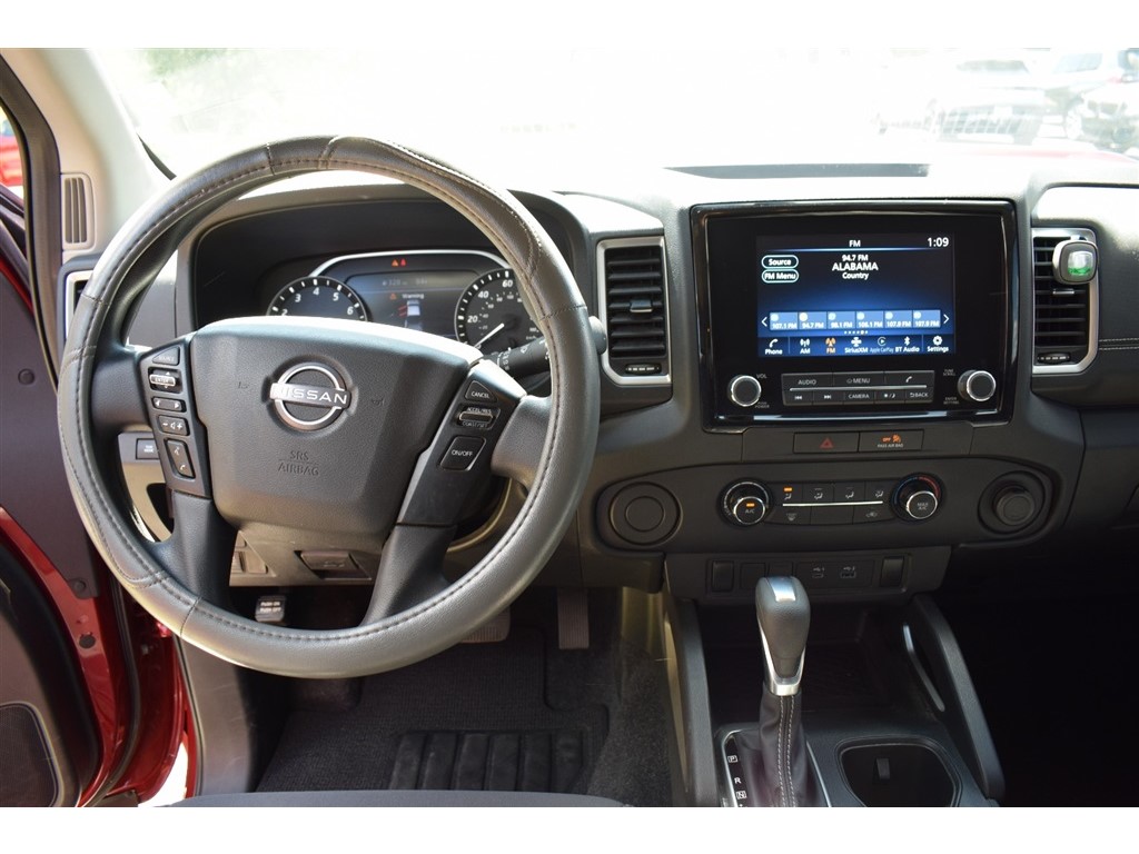 2022 Nissan Frontier SV Crew Cab photo 8