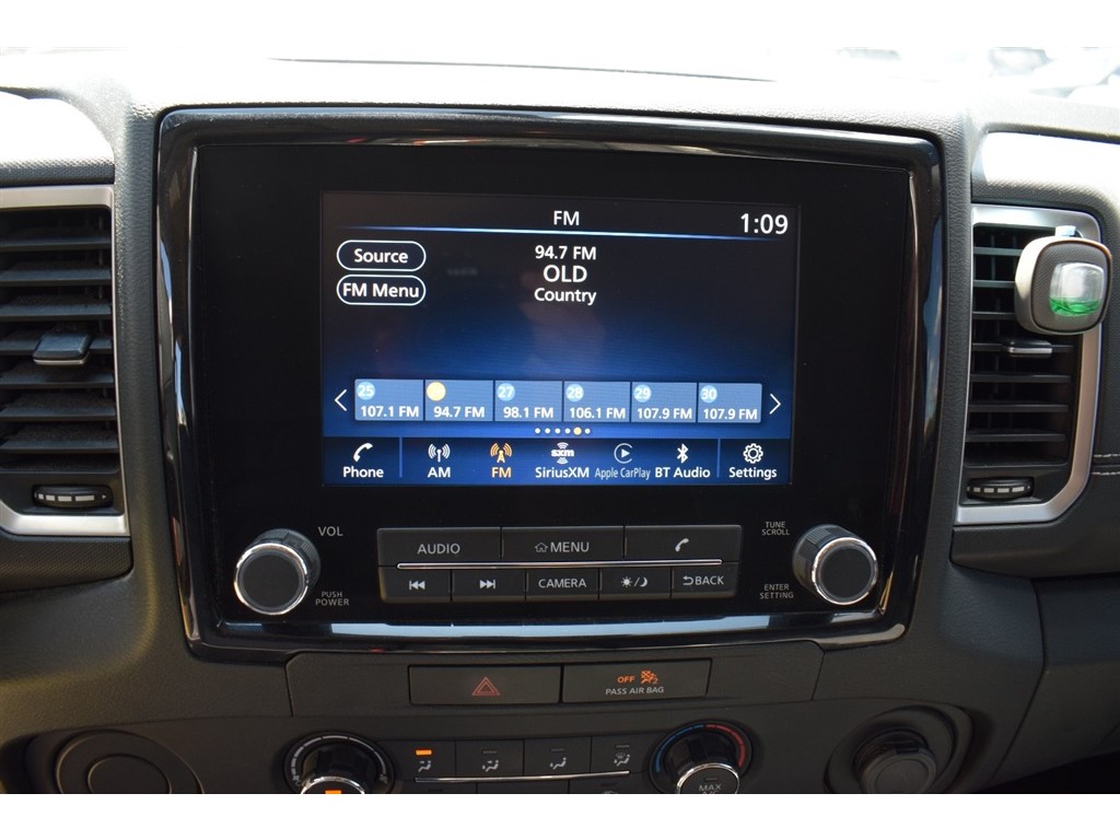 2022 Nissan Frontier SV Crew Cab photo 9