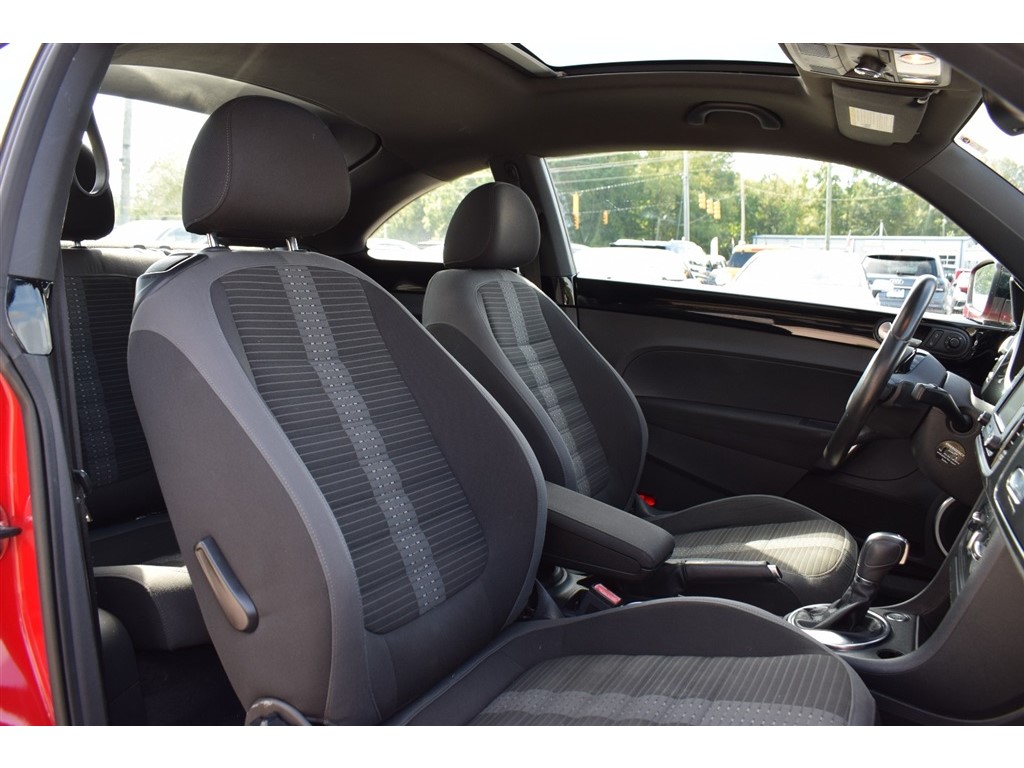 2012 Volkswagen Beetle Turbo photo 16