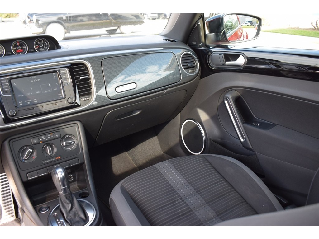 2012 Volkswagen Beetle Turbo photo 24