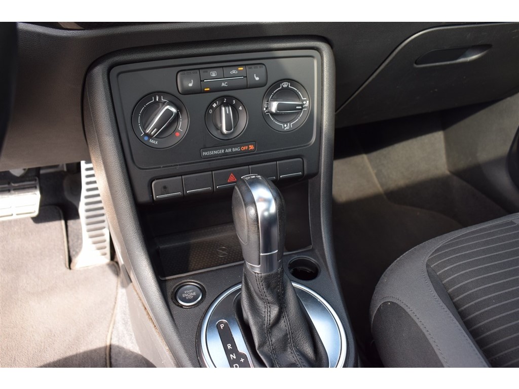 2012 Volkswagen Beetle Turbo photo 26
