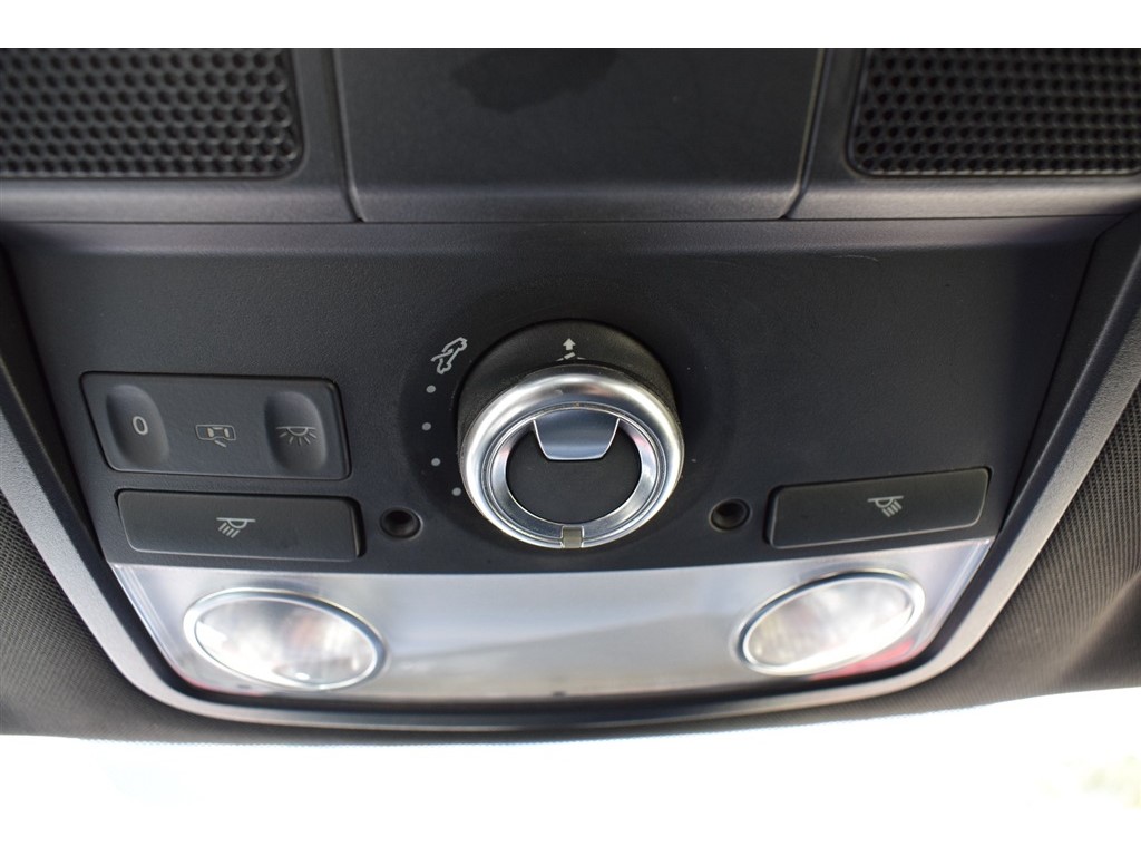 2012 Volkswagen Beetle Turbo photo 33