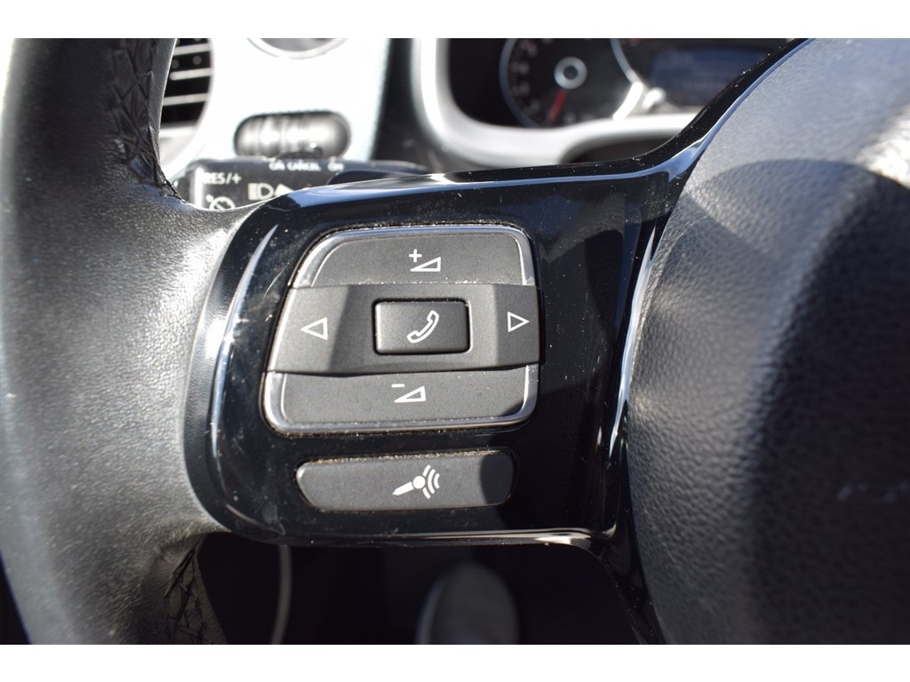 2012 Volkswagen Beetle Turbo photo 36